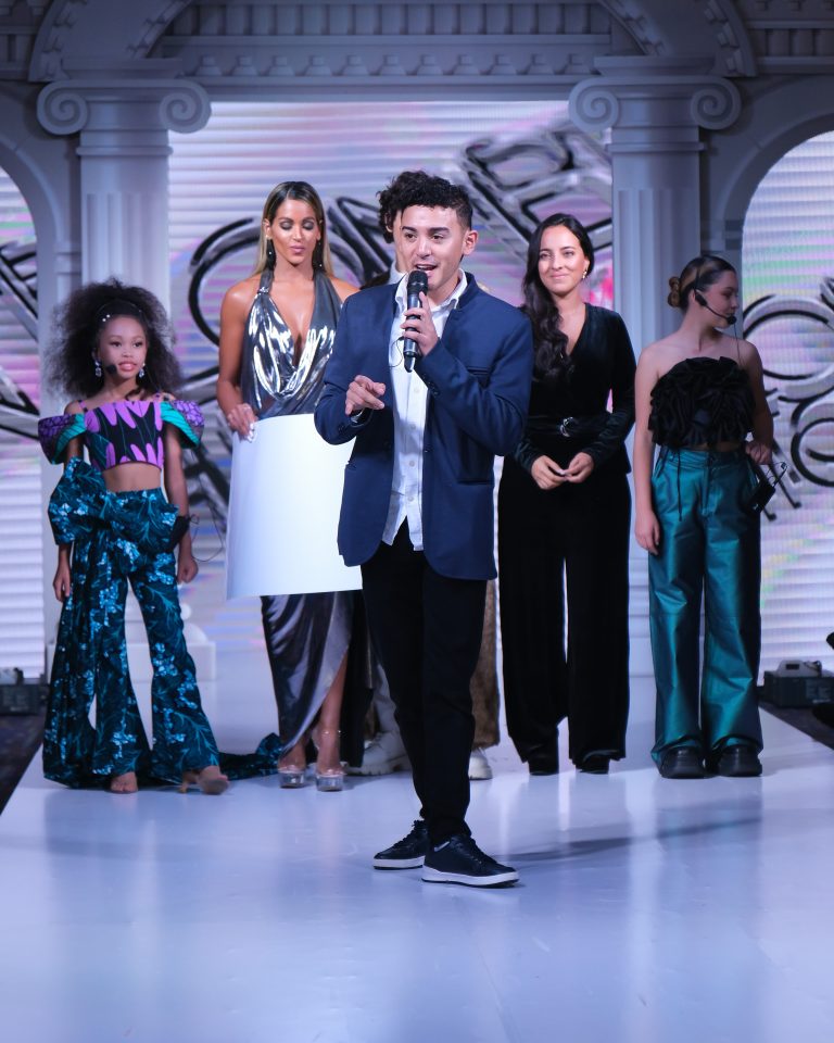 desfile entre tiempo abca 7